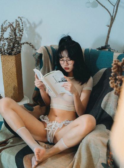 趴在同学胯下的麻麻_1080影视在线观看